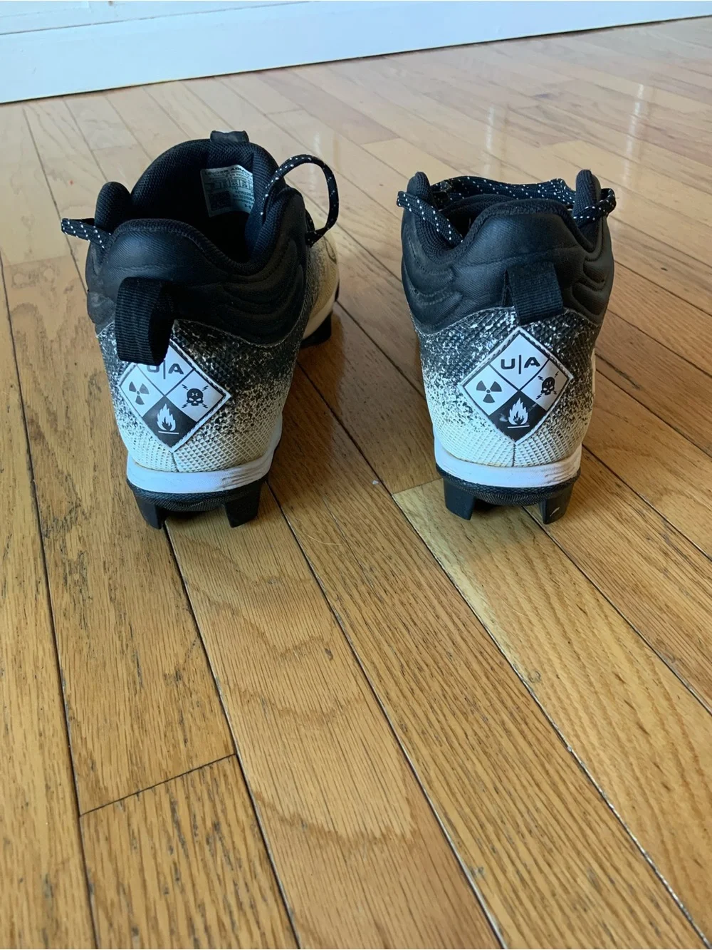 Under Armour low top